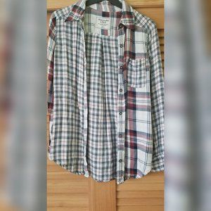 Plaid flannel long sleeved shirt